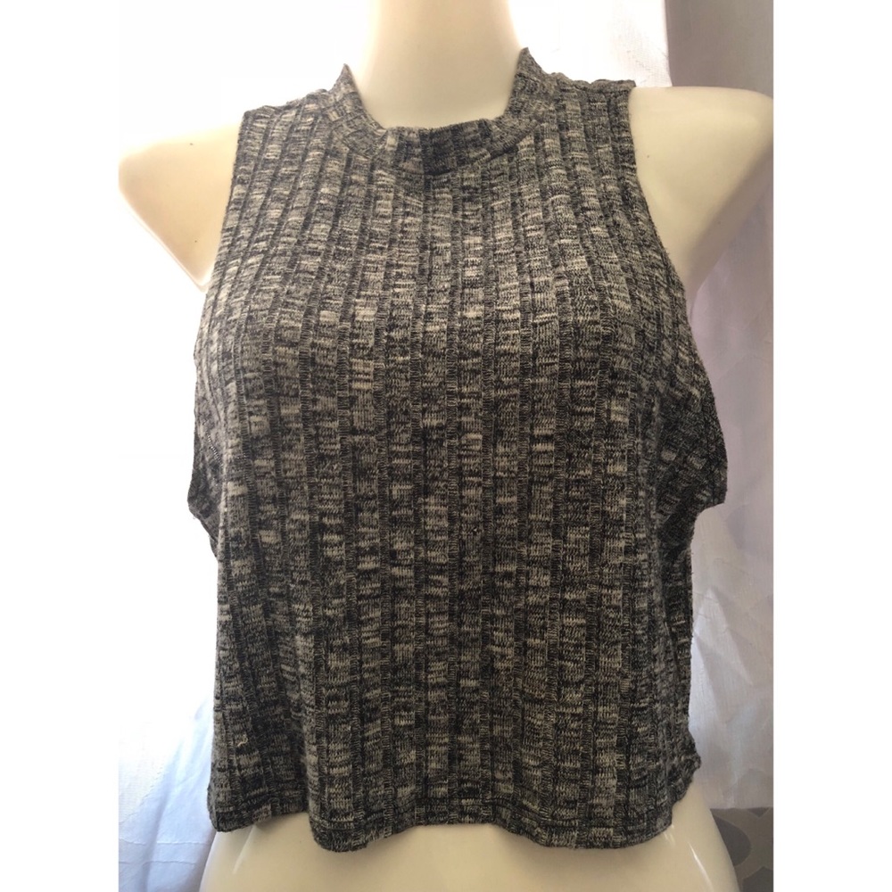 Gray Sleeveless Crop Top • Forever21